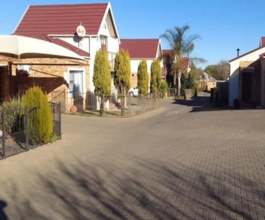 3 Bedroom Property for Sale in Langenhovenpark Free State